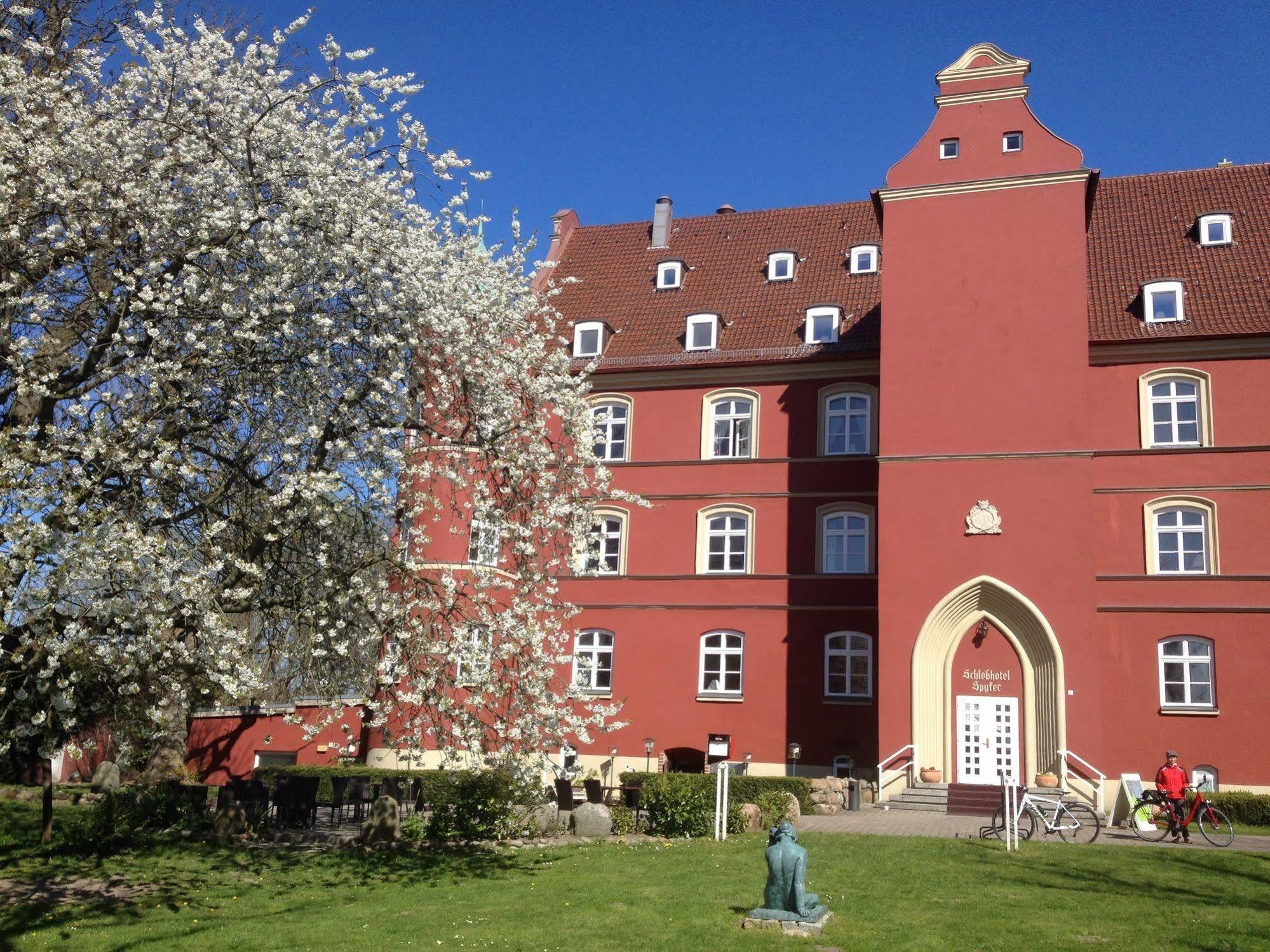 Hotel Schloss Spyker Glowe Buitenkant foto